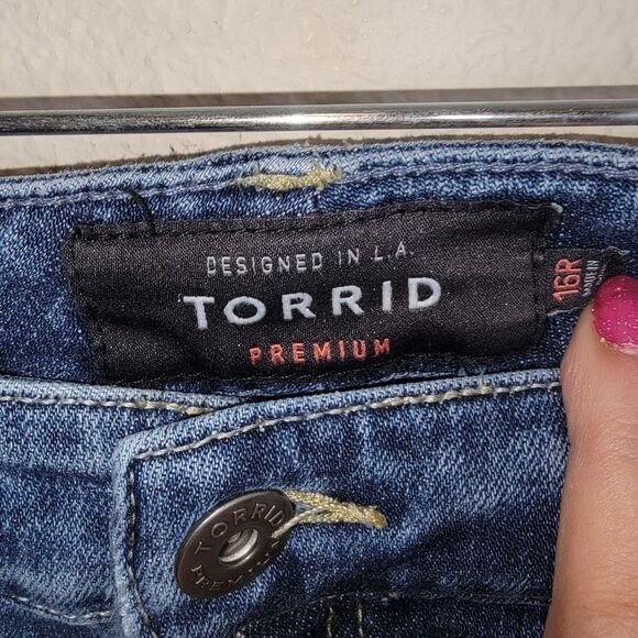 Torrid Premium Boyfriend Jeans Medium Wash w/ Floral Embroidery size 16R - Picture 5 of 9